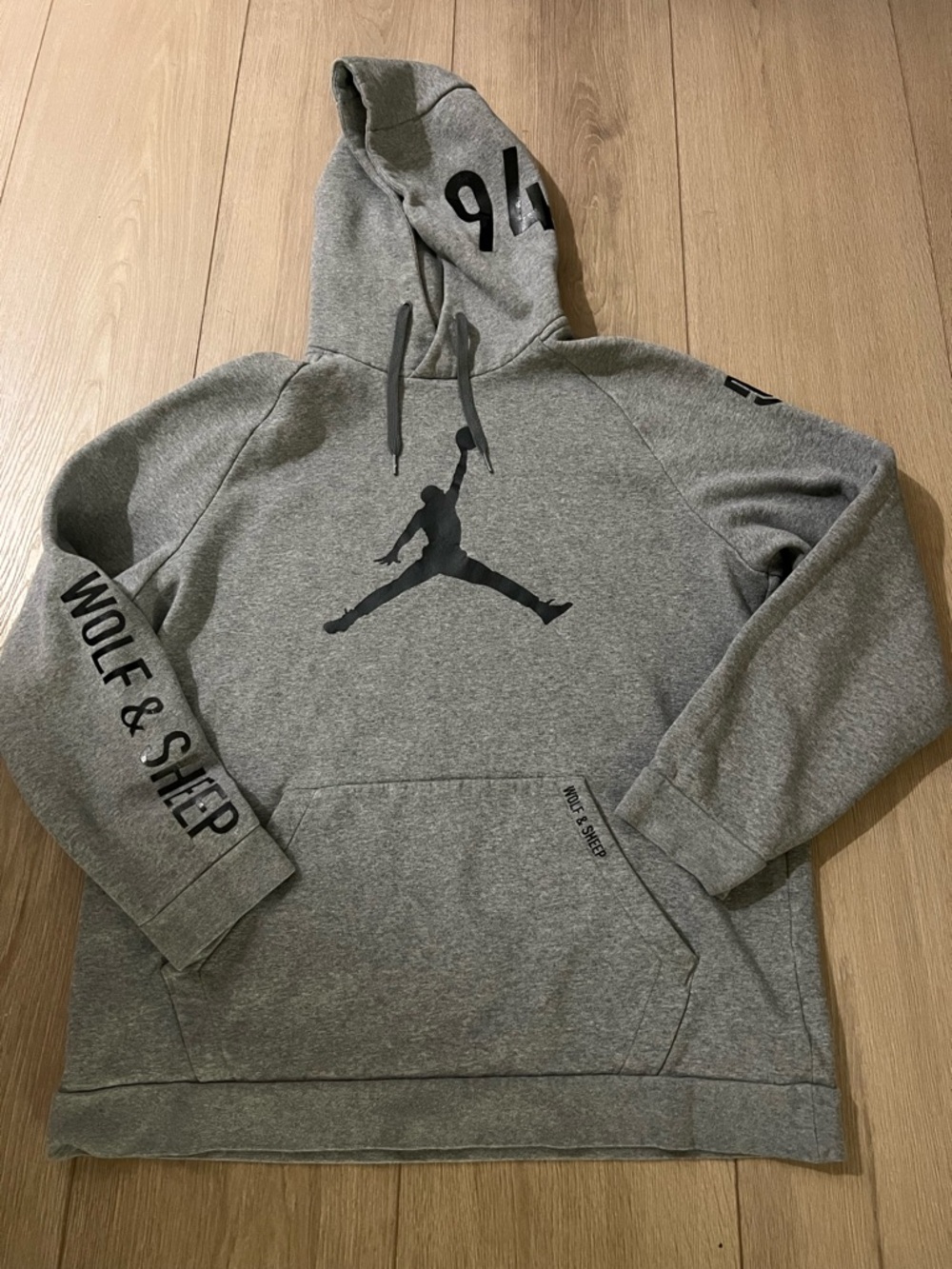 Jordan / Wolf & Sheep Gray Hoodie Men's Size XL Sweatshirt Pullover